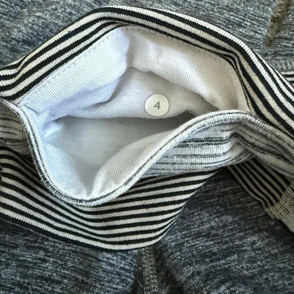 Lululemon Gather and Crow Cropped Leggings 21” - Picture 7 of 13